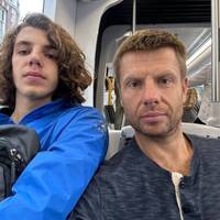 Українців обурили прогулянки нардепа Гончаренка за кордоном, ще й син в Амстердамі навчається