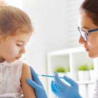 МОН – за заборону невакцинованим дітям відвідувати школу