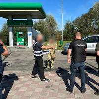 На хабарі 17 тис. доларів затримали офіцерку військкомату