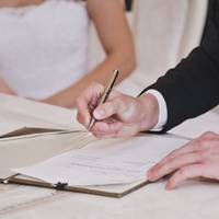 В Україні хочуть перевіряти шлюби на фіктивність. Навіщо?