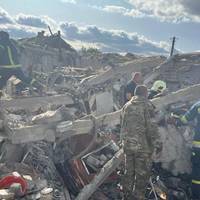 Росія атакувала кафе та магазин на Харківщині: майже пів сотні жертв - ОП (фото)