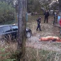 Водій не так припаркувався: На Хмельниччині авто скотилося зі схилу і насмерть переїхало жінку (фото)