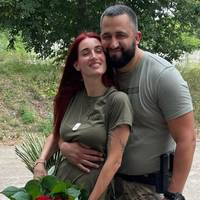 «Був на бойовому завданні». Євген Стипанюк вперше прокоментував звинувачення Євгенії Емеральд у домашньому насильстві