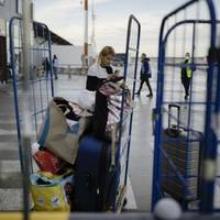 Працюй, або їдь геть: чому у ЄС хочуть, щоб українці поверталися додому та як змінюється ставлення до них