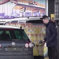 Водіїв налякали новими цінниками на автогаз: захочеться ходити пішки