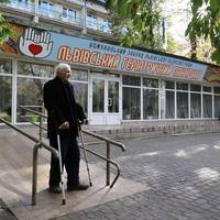 Як львівський депутат-мільйонер хоче присвоїти землю пансіонату для літніх людей