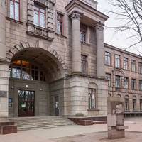 Мовний скандал у Дніпрі: викладачка вишу вимагала від студентки відповідати російською