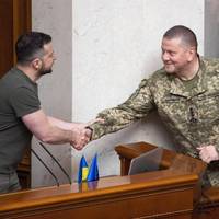 Фейсбучні чвари є зайвими - Зеленський про звинувачення Безуглої у бік Залужного