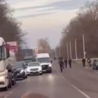 Дружину з дитиною кинули на трасі, чоловіка відвезли до ТЦК: нардеп розповів подробиці скандалу на Закарпатті