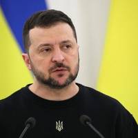Зеленський пояснив, чому чоловіки мобілізаційного віку мають перебувати в Україні