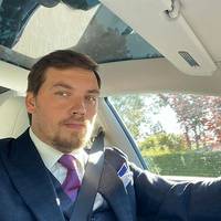 Цінитель самокатів експрем’єр Гончарук отримав нову посаду і відразу пересів на Tesla
