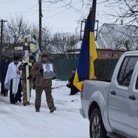 На Чернігівщині попрощалися з льотчиком, який скерував свій підбитий штурмовик на ворожу колону