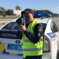 Поліцейським заборонять тримати радар TruCAM в руках