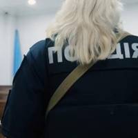 Скандал в українській гімназії: поліцейська погрожувала здати батьків дітей до ТЦК