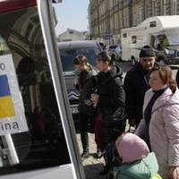 Польща пояснила, які біженці з України не отримають допомогу