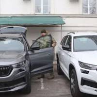 Скандал: Дружина екскомбрига ТРО їздила на авто, які закупили для ЗСУ