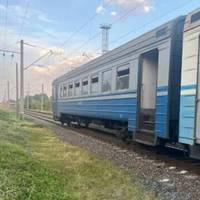 Була з дітьми на коліях: під Борисполем потяг збив на смерть 9-річну дівчинку