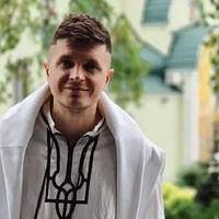 Відомого українського ведучого в Києві зупинили працівники ТЦК