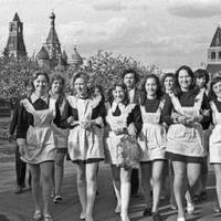 Як виглядали випускниці 1970-х? Пропонуємо поглянути на 9 фото випускниць 70-х років. Як же було гарно!