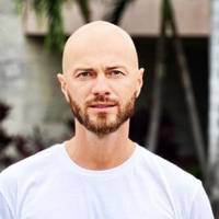 Влад Яма зізнався, як заробляє гроші на життя після втечі з України