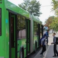 Жінка увійшла до автобуса і вимагала саме те місце, де сиділи я та мій син. А через секунду сталося неймовірне