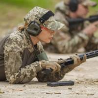 Стріляла і вивчала такмед. Тіна Кароль пройшла курс військової підготовки з ветеранами Азову