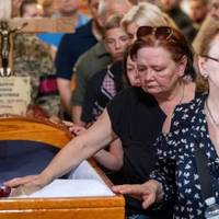 Похорон Ірини Фаріон у Львові. Зібралися тисячі людей
