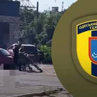 В Одесі водій прокатав на капоті авто працівника ТЦК, який раніше отримав поранення на фронті