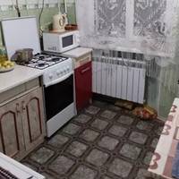 Дружина чекала, що Ігор з дня на день покличе її заміж. Якось ввечері жінка готувала вечерю, коли Ігор повернувся з роботи. Чоловік одразу зайшов на кухню...
