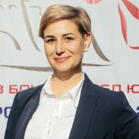 Скандал в Одесі: українська посадовиця відмовилася від дітей, щоб чоловік утік за кордон