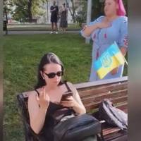 Працівниця Львівської ОВА відмовилася встати під час гімну України і поплатилась за це ВIДЕО