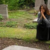 Чи можна відвідувати могили померлих родичів в їхній день народження: пояснення від священника