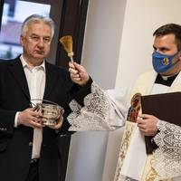 В Угорщині священника, який освячував кабінет Орбана, відсторонили за можливу участь в ЛГБТ-вечірках