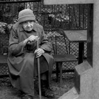 «Чи важко жити одній у старості?»: запитала у сусідки, яка не має чоловіка, а діти приїжджають раз на рік