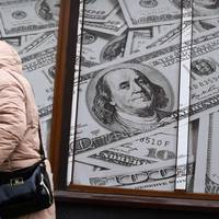 Податкова накинеться на заробітчан: за які доходи з-за кордону жорстоко штрафуватимуть