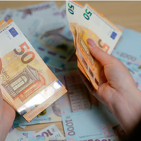Українцям за кордоном потрусять гаманці: за що змусять заплатити