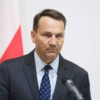 У Польщі відповіли на ідею Орбана про референдум щодо України