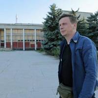 У телеведучого Комарова відреагували на скандал із російською мовою