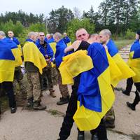 Україна повернула з полону 205 військових: з'явились фото