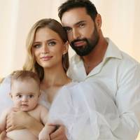 Дружина Козловського у купальнику зачарувала фігурою й показала свій відпочинок з сином