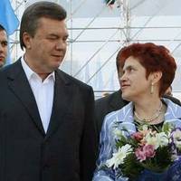 Почала жити з Януковичем ще в Києві: У мережі показали фото цивільної дружини президента-втікача