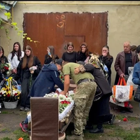 На Вінниччині попрощалися з двома підлітками, у вбивстві яких підозрюють колишнього вчителя