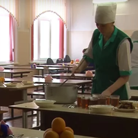 Вимагали повернути булочку: у шкільній їдальні поділили дітей на пільговиків та платників