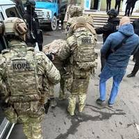 Катували людей та відбирали майно: у Тернополі затримали групу військових