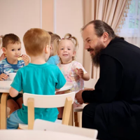 Дітей у школах навчатимуть духовності: священникам віддадуть мільйони