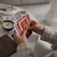 Терезам - романтика, Близнюкам - вдача: Таро-Гороскоп на 4 грудня