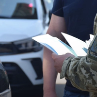 Мобілізація за кордоном: чи можуть вручати повістки в українських посольствах