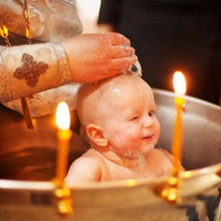 Кому заборонено хрестити дитину і чи можна змінити хрещених батьків: пояснення священника