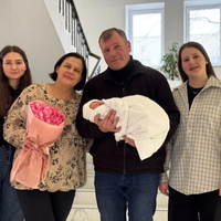 Усі — дівчата. Дружина українського священника у віці 46 років народила сьому дитину
