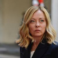 Спалила будинок і кинула бойфренда через секс-скандал: 7 несподіваних фактів про Джорджу Мелоні